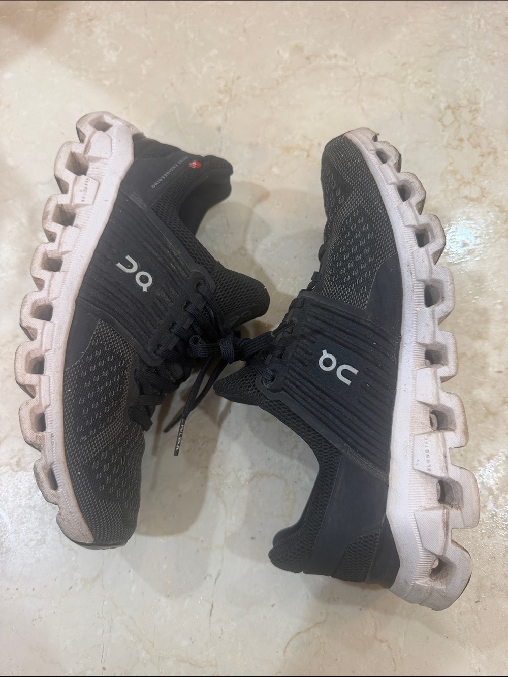 On Cloud 6 Women's Cloudtec Black and White Athletic Shoes size 6